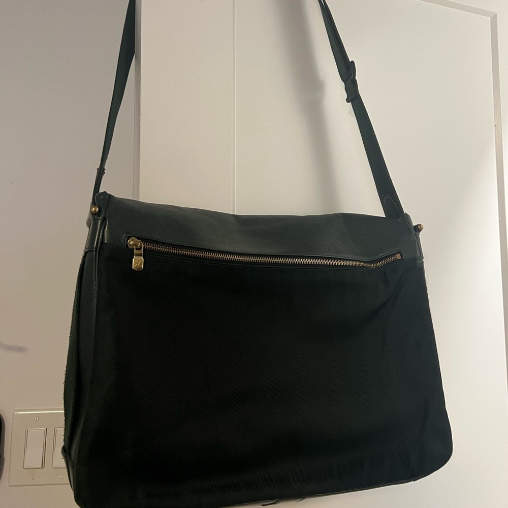 Louis Vuitton Black and Green Vintage Messenger Bag
Beautiful hunter green